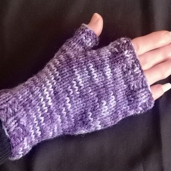 new Handmade Knit Fingerless Gloves Mittens Arm Warmers Glovelets Purple Tones - Picture 7 of 7